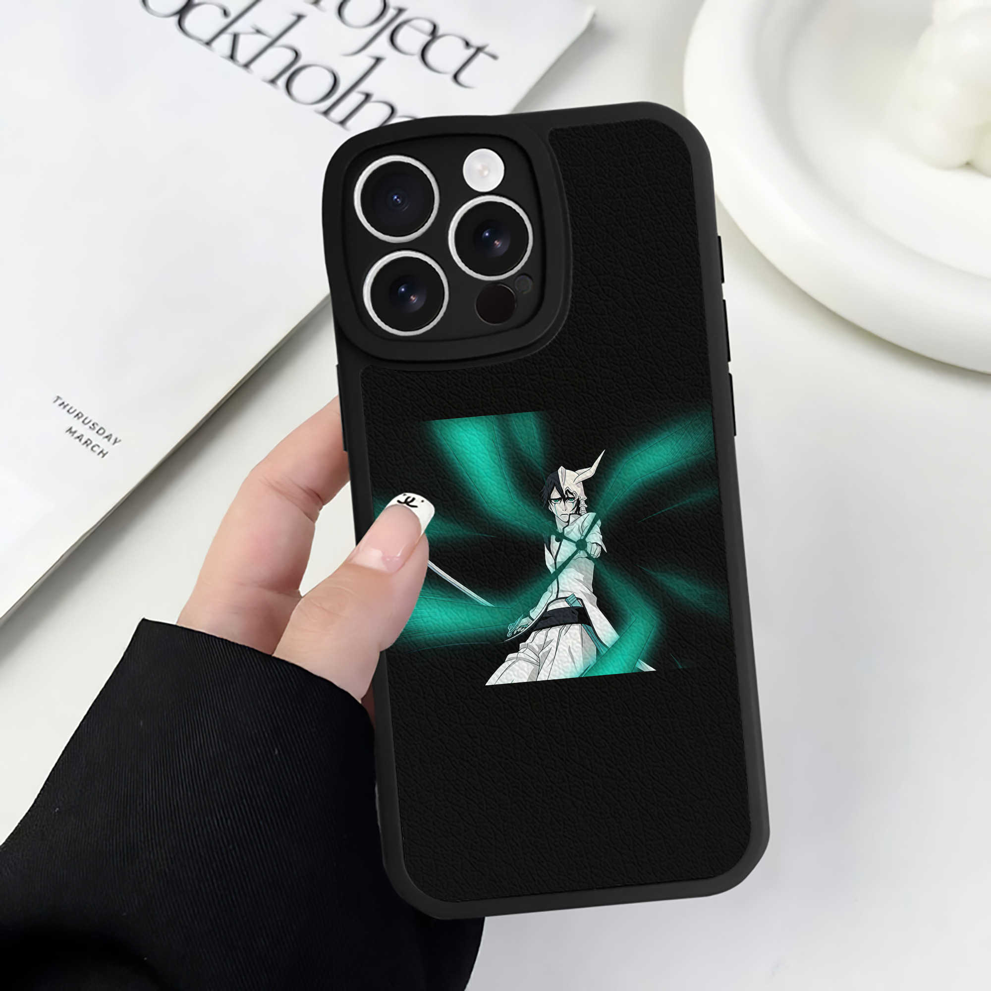 （画像用） ブリーチ ウルキオラ·シファー BLEACH Ulquiorra cifer 【iPhone 16シリーズ対応】シリコンスマホケース（レザー調） 材質：シリコン